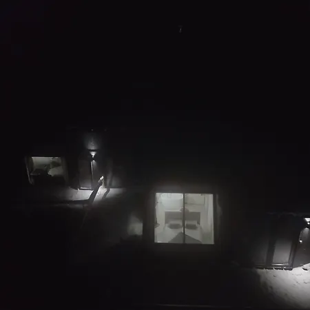 Sunrise View Lapland, Sky View Bedroom & Hot Tub 公寓