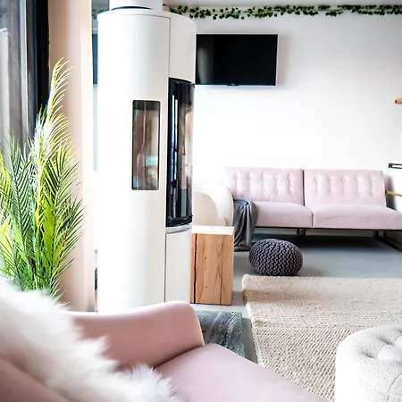 Sunrise View Lapland, Sky View Bedroom & Hot Tub Кильписъярви