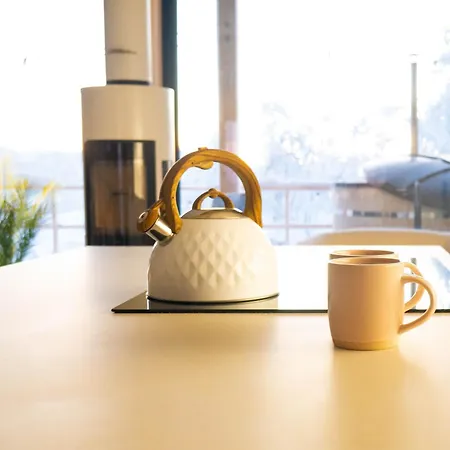 Sunrise View Lapland, Sky View Bedroom & Hot Tub * Kilpisjarvi