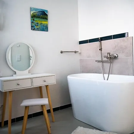 Sunrise View Lapland, Sky View Bedroom & Hot Tub Apartment *