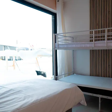 Sunrise View Lapland, Sky View Bedroom & Hot Tub 公寓 *