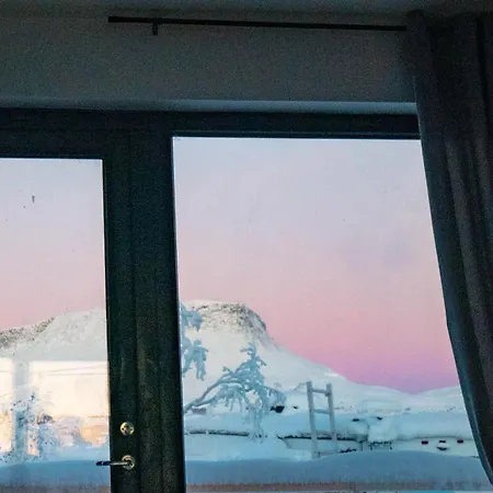 Sunrise View Lapland, Sky View Bedroom & Hot Tub * Kilpisjarvi