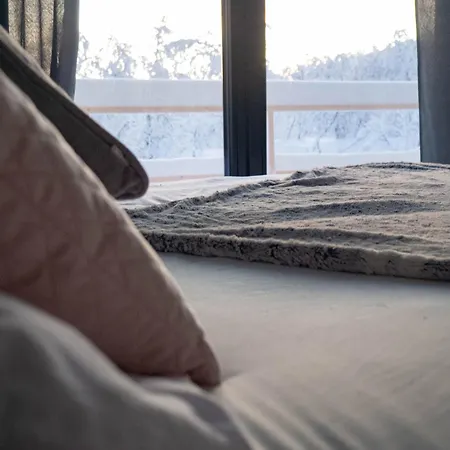 Sunrise View Lapland, Sky View Bedroom & Hot Tub *