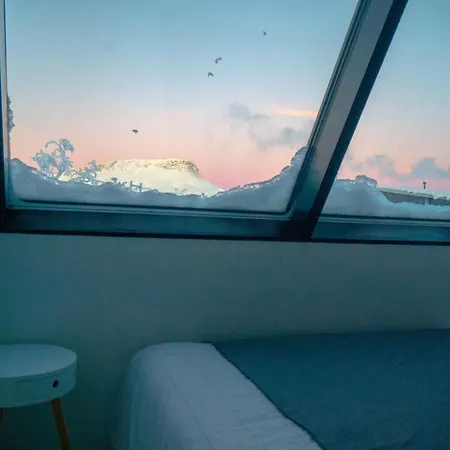 Sunrise View Lapland, Sky View Bedroom & Hot Tub * Kilpisjarvi