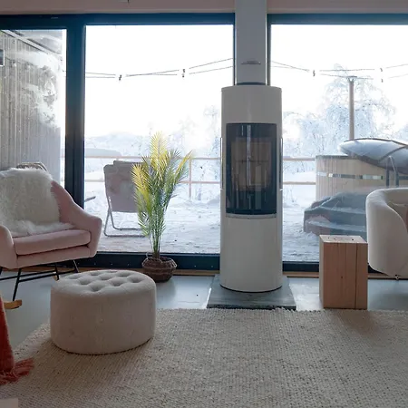 Sunrise View Lapland, Sky View Bedroom & Hot Tub Apartment *
