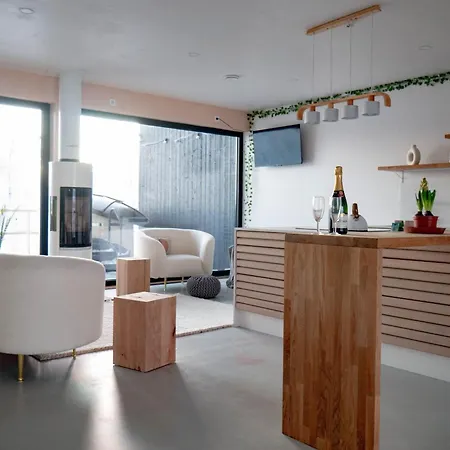 Sunrise View Lapland, Sky View Bedroom & Hot Tub 公寓