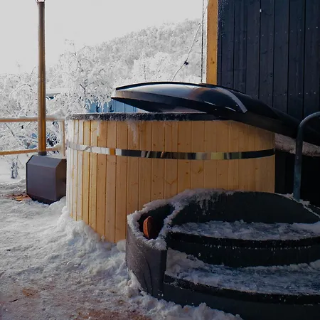 Apartment Sunrise View Lapland, Sky View Bedroom & Hot Tub