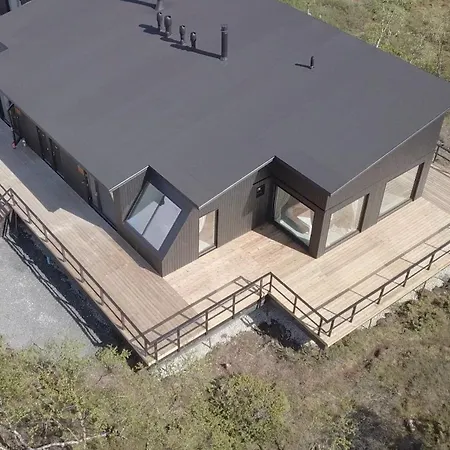 Sunrise View Lapland, Sky View Bedroom & Hot Tub *