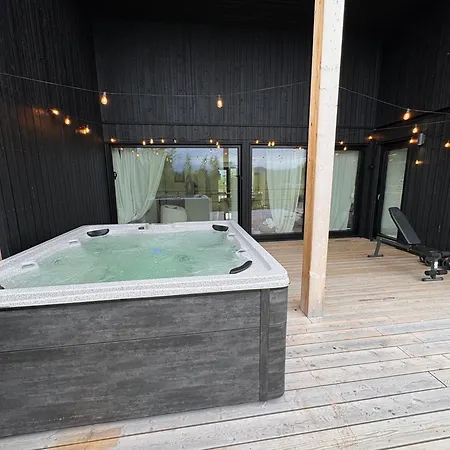 Sunrise View Lapland, Sky View Bedroom & Jacuzzi 公寓 *