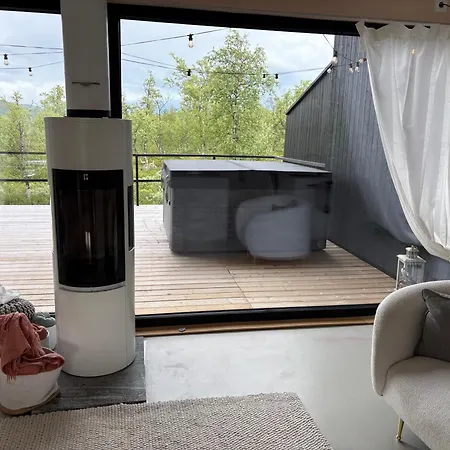 Sunrise View Lapland, Sky View Bedroom & Jacuzzi 基尔匹斯扎我维