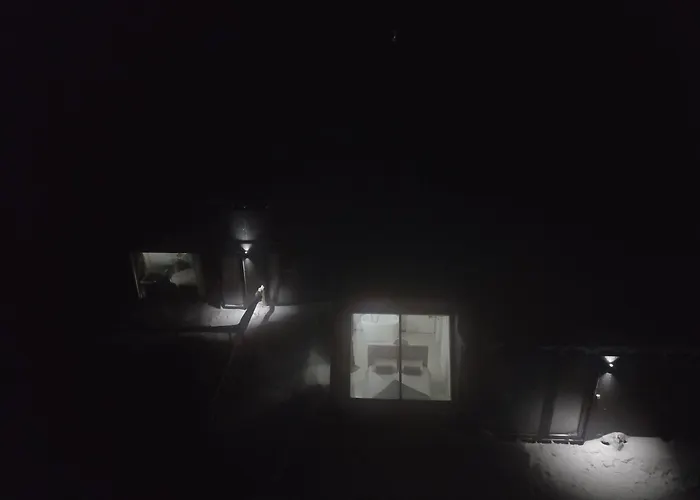 Sunrise View Lapland, Sky View Bedroom & Hot Tub 公寓